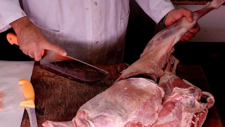 50 حالة تسمّم باللحوم في البقاع.. و”الصحة” تتحرّك