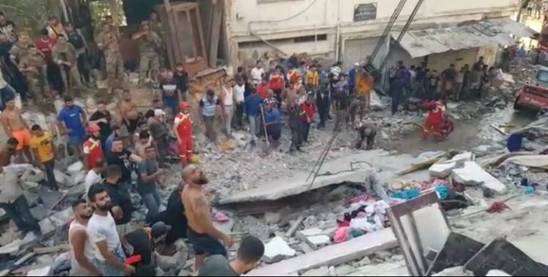 بالفيديو: البحث مستمر عن ضحايا تحت أنقاض مبنى طرابلس