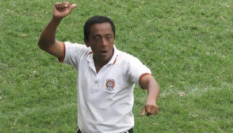 بالفيديو: مقتل حكم بعد تعرضه لاعتداء من اللاعبين والمشجعين!