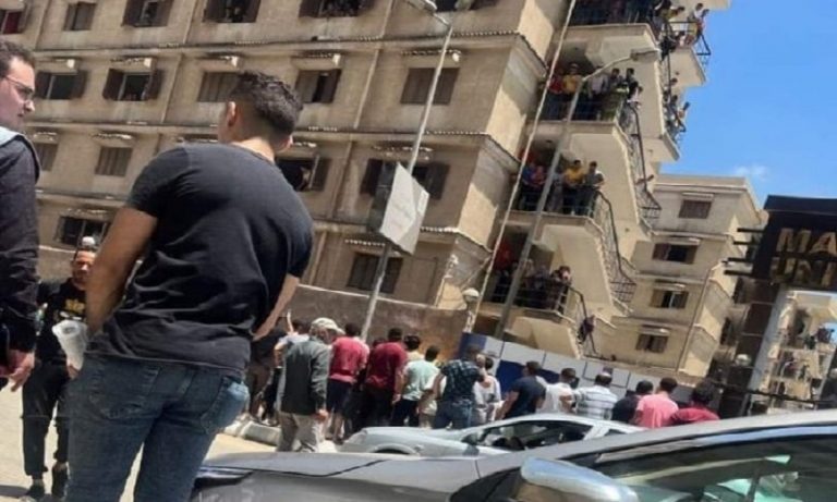 بالفيديو: شاب يذبح طالبة أمام الجامعة في مصر!