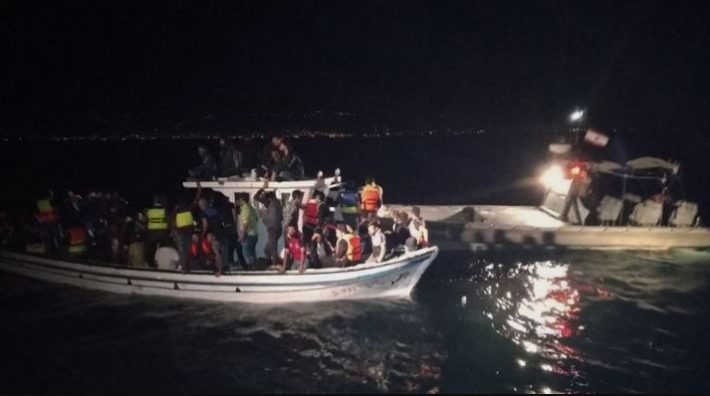 توقيف متورطين بتهريب أشخاص عبر البحر