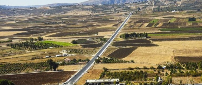 مقتل طفل دهسا على طريق الخيام