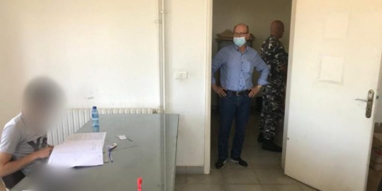 بالصور: تلميذ موقوف يخوض الامتحانات الرسمية