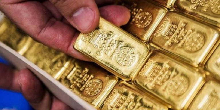 أونصة الذهب تتراجع من مستوى مرتفع