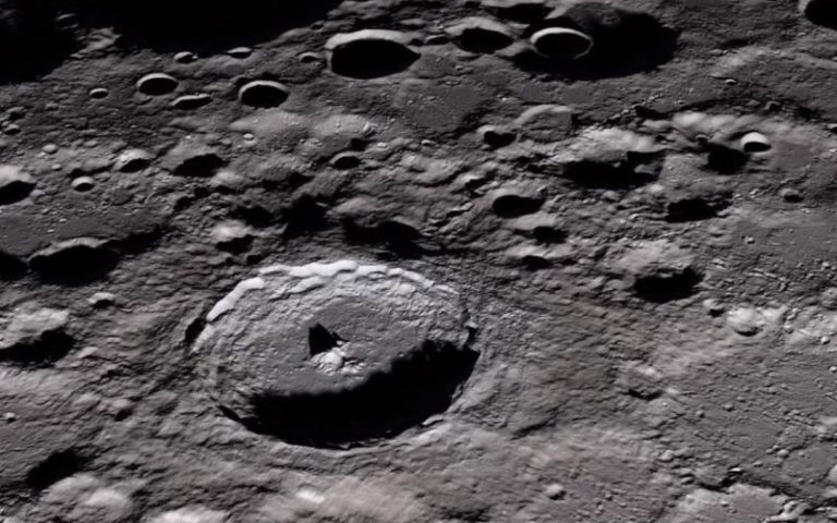 تلال محيّرة على سطح القمر!