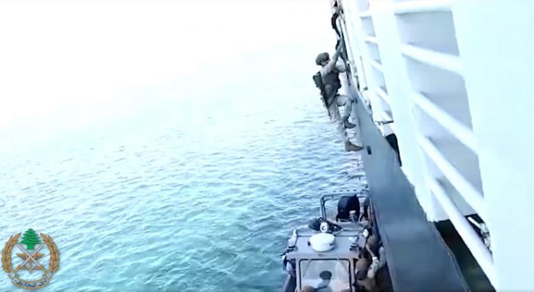 بالفيديو: دهم سفينة!