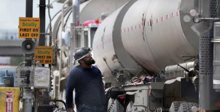 انخفاض أسعار النفط العالمية