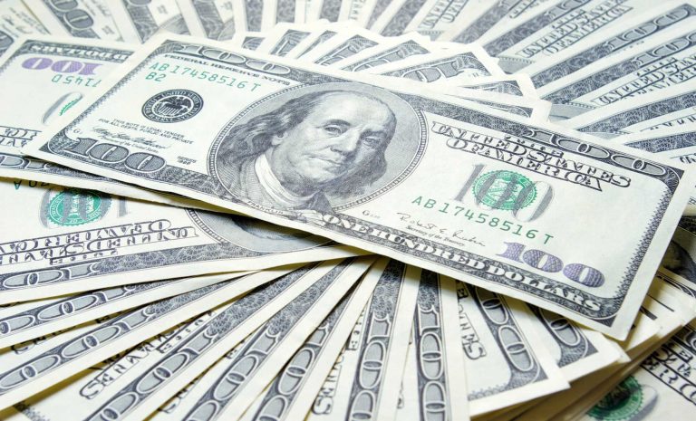 بدء إعادة الأموال المحوّلة الى الخارج