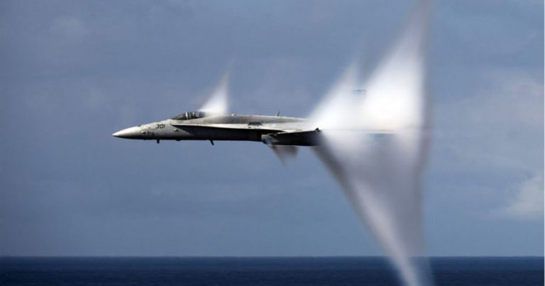 طائرة للعدو خرقت جدار الصوت فوق صور