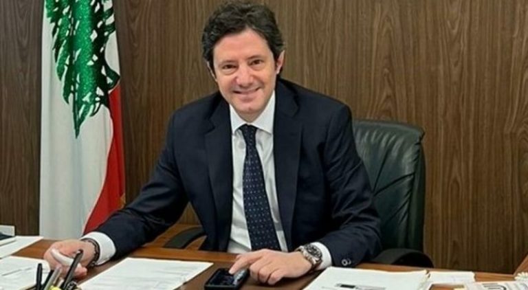 زياد المكاري .. وزير من فوق الغربال!