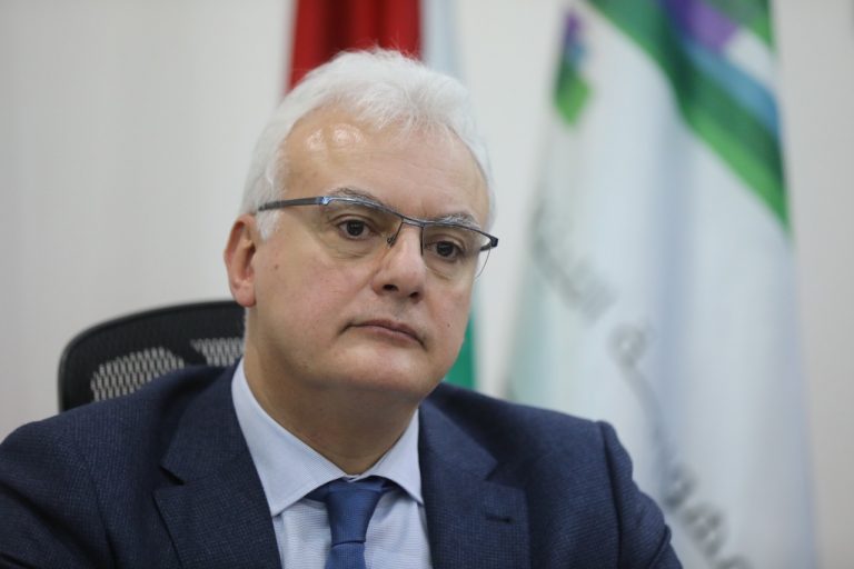 القرم: بطاقات التشريج في الأسواق باتت متوافرة