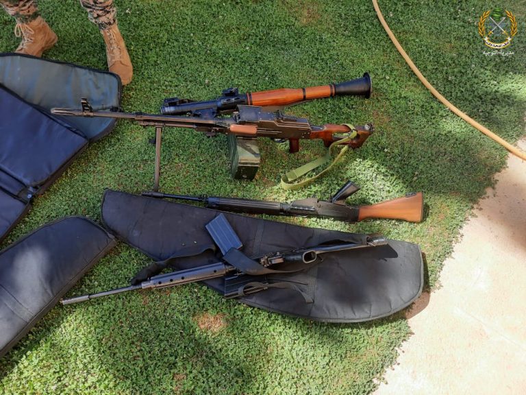 بالصور: اصابة عسكريين في “الشراونة”.. وضبط أسلحة ومخدرات!