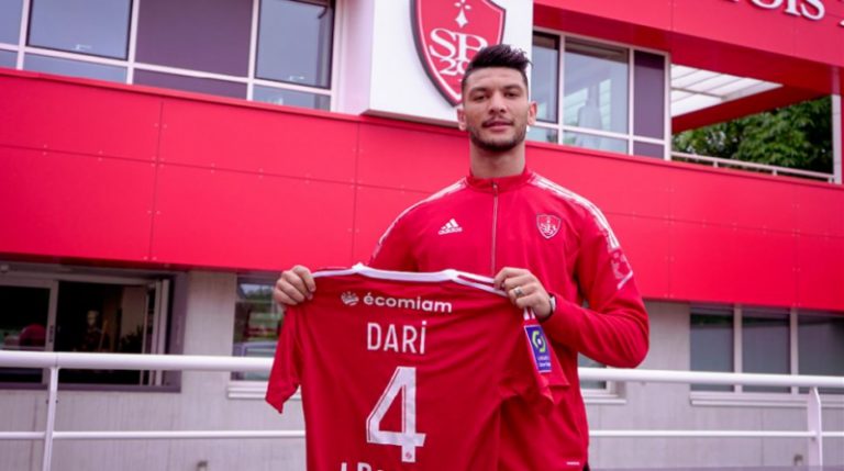 بريست الفرنسي يضم المغربي داري من الوداد