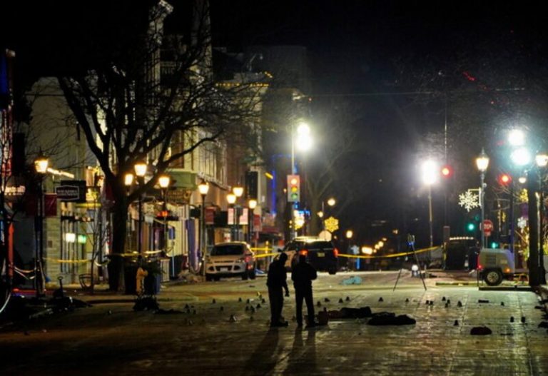 حاكم ولاية إلينوي يتهم ترامب بأنه يريد “غزو” شيكاغو عسكرياً!