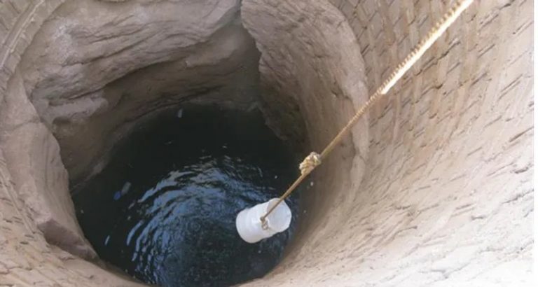 سقوط شخصين في بئر للمياه في صديقين الجنوبية