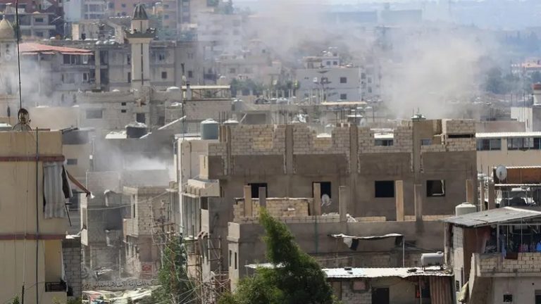 بالفيديو: اشتباكات في عين الحلوة