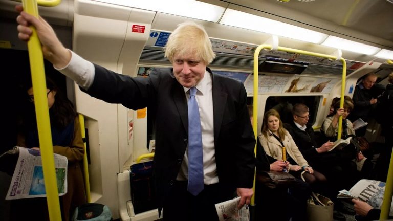 بالفيديو: جونسون يقود مقاتلة يوروفايتر