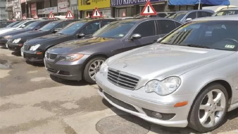 مستوردو السيارات المستعملة يرفضون الدولار الجمركي