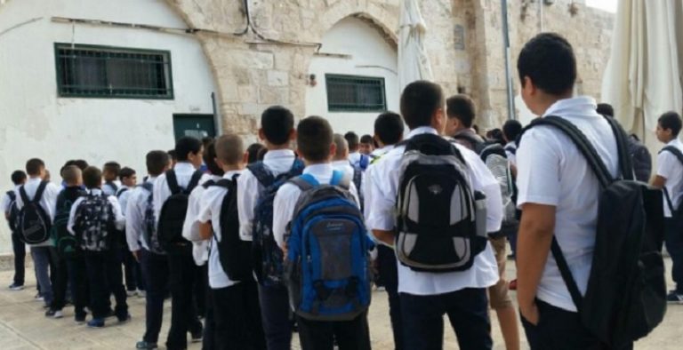 المدارس تُحرِج الأهالي ولا تُخرِجهم: التلامذة رهائن!