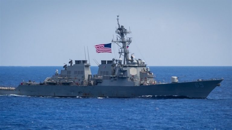 الصين تعلن إبعاد مدمّرة أميركية أبحرت قرب جزر متنازع عليها
