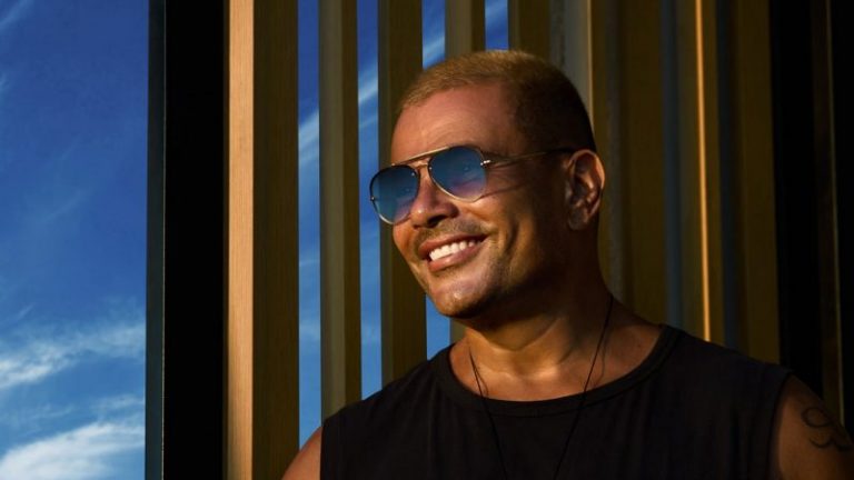 عمرو دياب يدّعي على “المصفوع”! (فيديو)