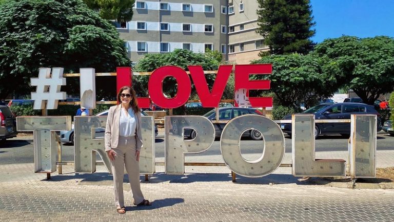 بالصورة: السفيرة الأميركية تجول في طرابلس