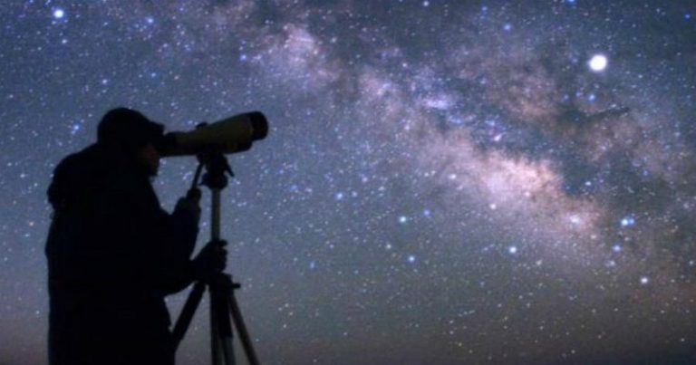 بالفيديو: ‏جسم غريب في سماء لبنان!