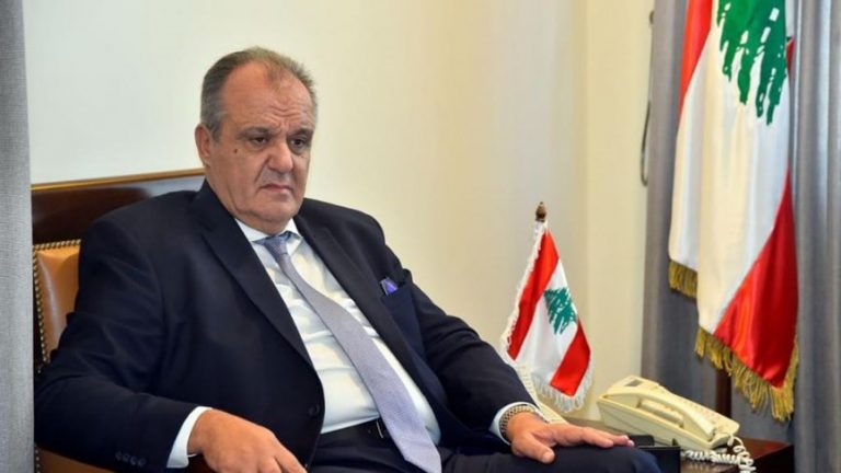 بوشكيان للصناعيين: بلّغوا عن المصانع غير المرخّصة