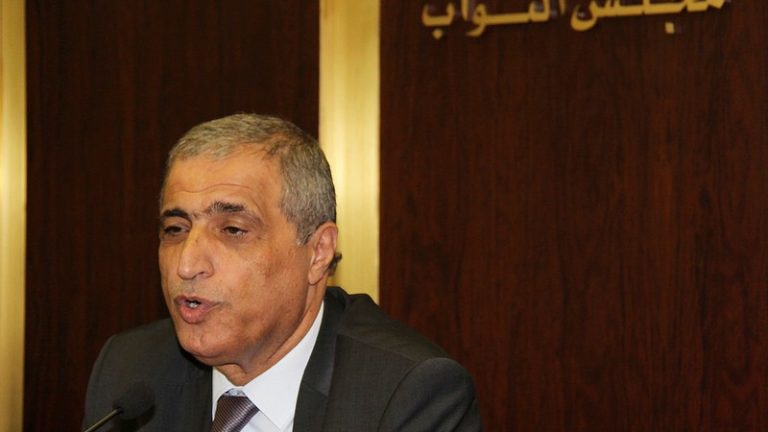 هاشم: للإقلاع عن كل ما يساهم في زيادة التوتر الداخلي