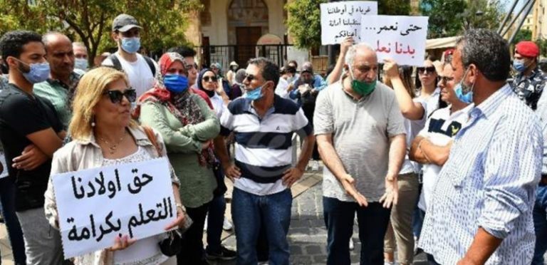اعتصام لأهالي الطلاب اللبنانيين في الخارج أمام الخارجية الثلثاء