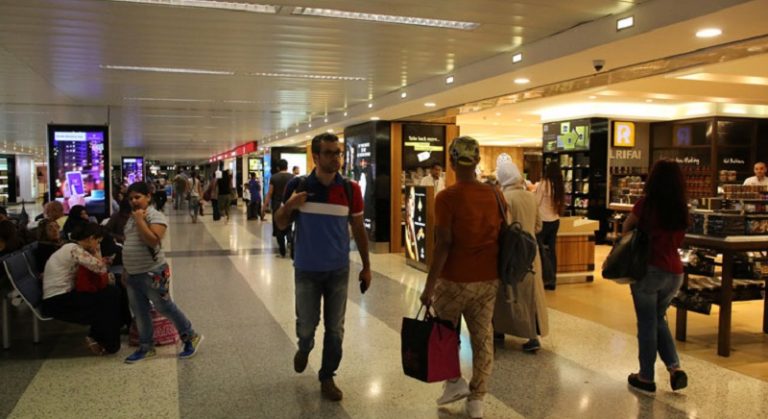 من يعرقل تلزيم مطاعم المطار؟