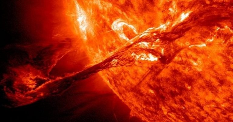 بالفيديو: إنفجار شمسي ضخم يشكّل وادياً من النار
