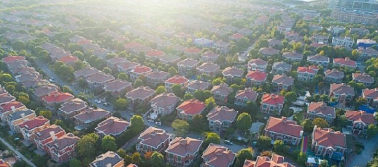 شركات عقارات صينية تلجأ لبيع المنازل مقابل الثوم والبطيخ والخوخ