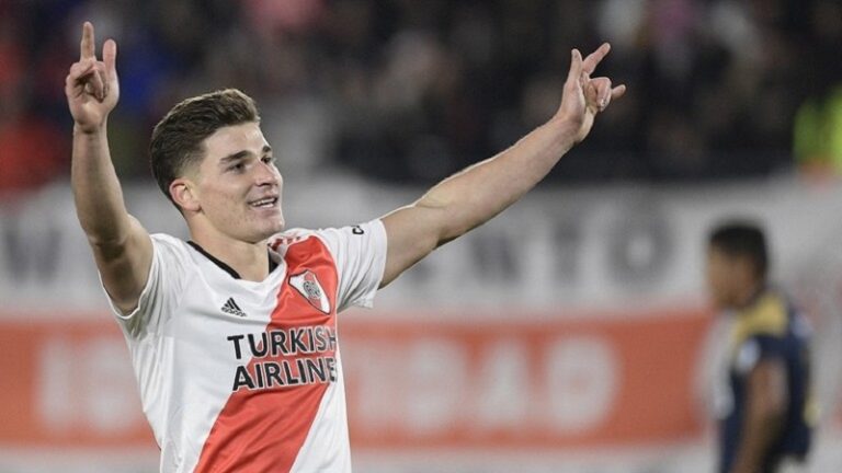 ألفاريز ينضم إلى مانشستر سيتي.. رسميا