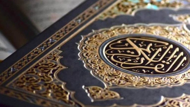 بالصور: غضب في الجزائر بعد انتشار مصاحف تحتوي ألوان المثليين