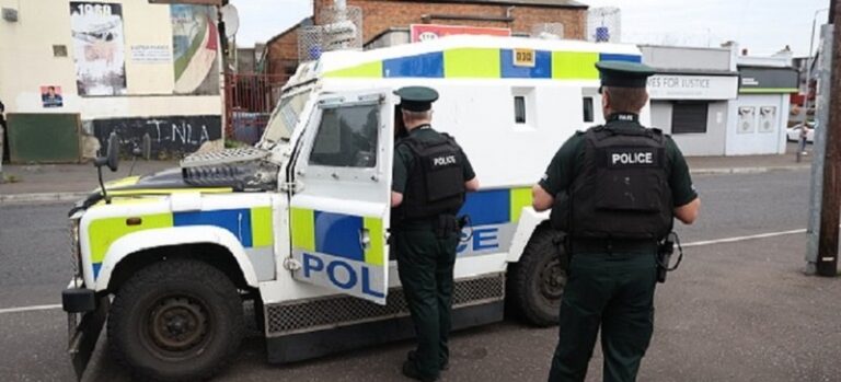 كلاب تنهش امرأة حتى الموت