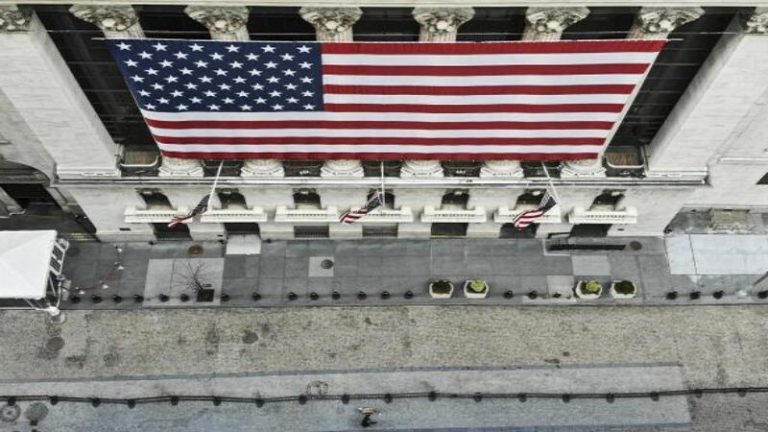 الاقتصاد الأميركي ينكمش ويواجه خطر الركود