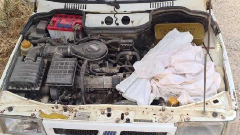 بالصور.. ضبط سيارة في أكروم بداخلها أسلحة وذخائر وتوقيف سائقها