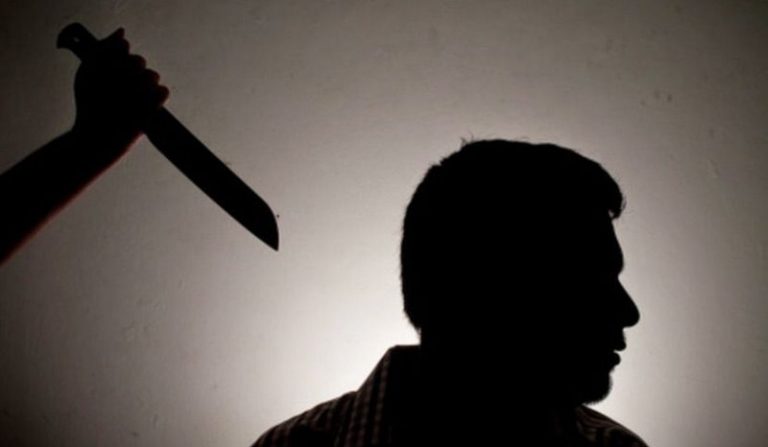 طعنه في ظهره إثر خلاف فردي!