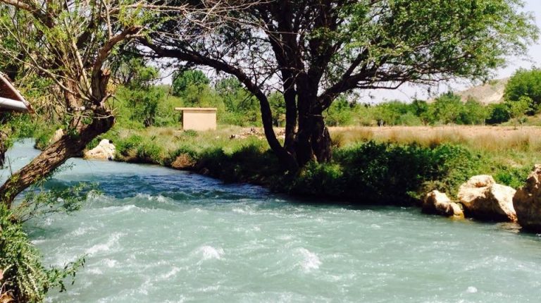 انقطاع إرسال محطة العاصي وأصحاب المقاهي يحتجون