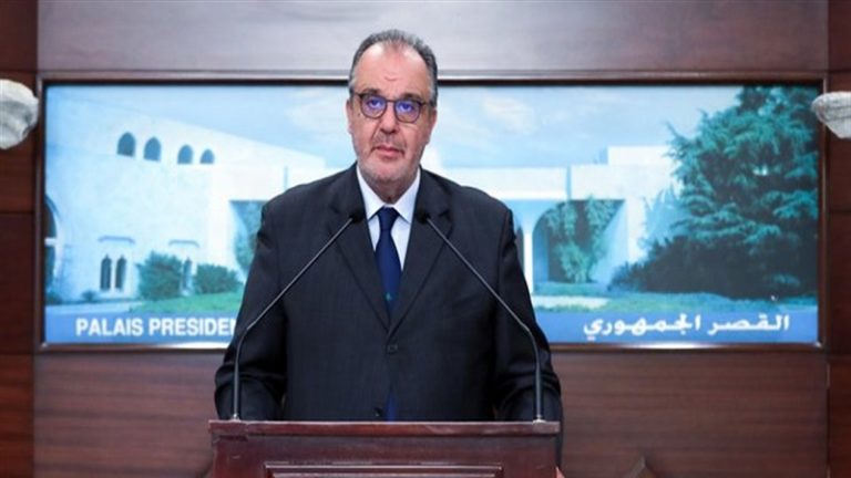 بوشكيان: الدولار الجمركي سيطبّق على الكماليات