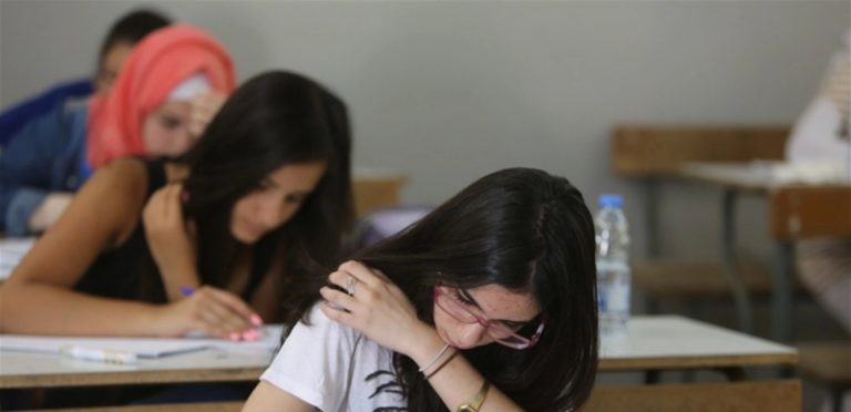 نتائج الامتحانات الرسمية لشهادتي الامتياز الفني والمشرف المهني مساء اليوم