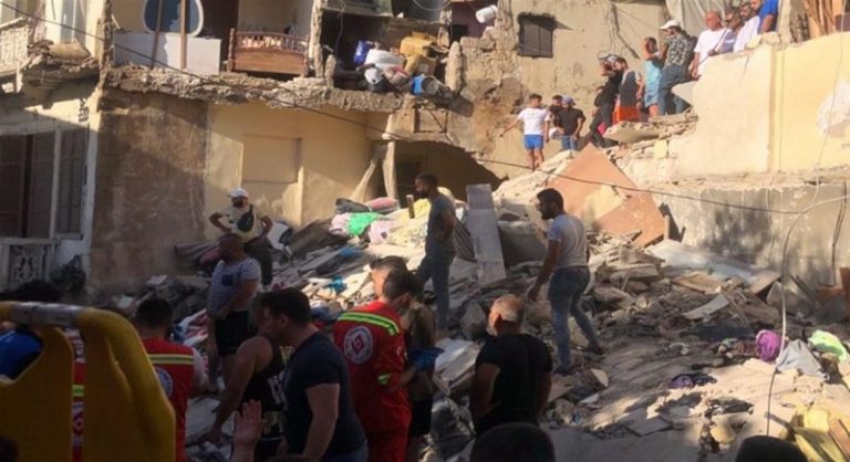 بالصورة: سقوط أجزاء من بناية ثانية في طرابلس