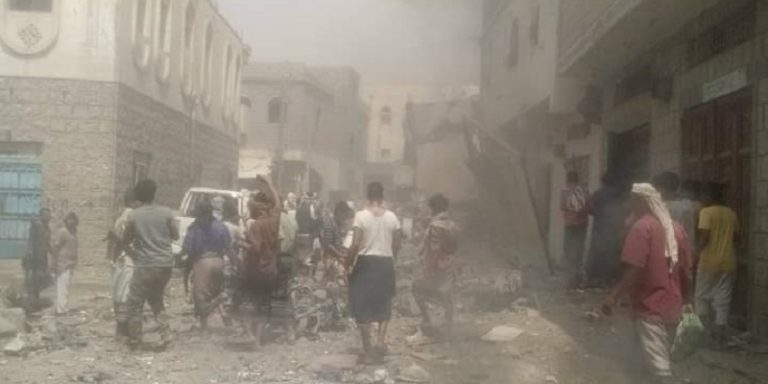 بالفيديو: قتــلى وجرحى اثر انفجار مخزن أسلحة في مدينة لودر اليمنية