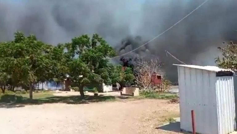 بالفيديو: إحراق مخيم للنازحين بعد اتهامهم بقتل شاب في عكار