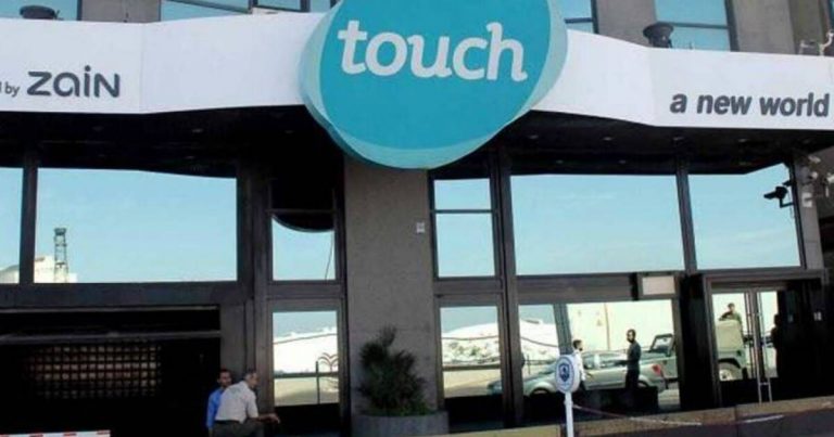 محتجون أغلقوا شركة TOUCH في طرابلس