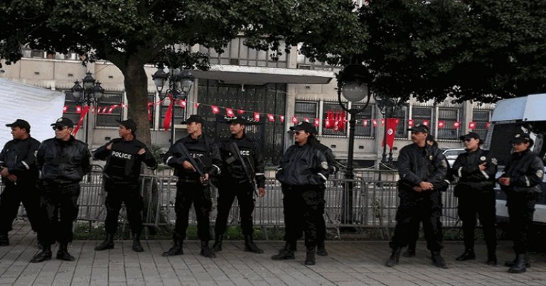 “متطرّف” يطعن شرطياً في تونس