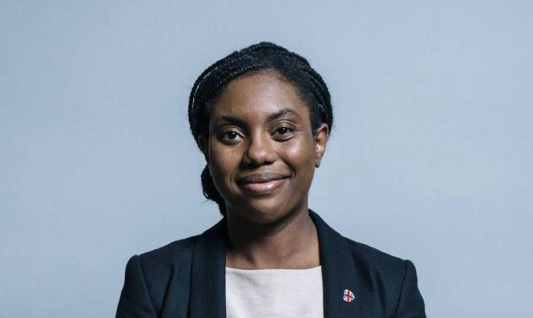 وزيرة المساواة السابقة تترشّح لخلافة جونسون