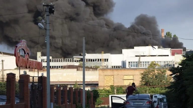 بالفيديو: قصف روسي على ميناء أوديسا الأوكراني