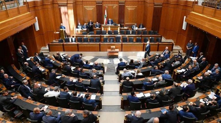 اشكال كبير وكلمات نابية خلال الجلسة التشريعية